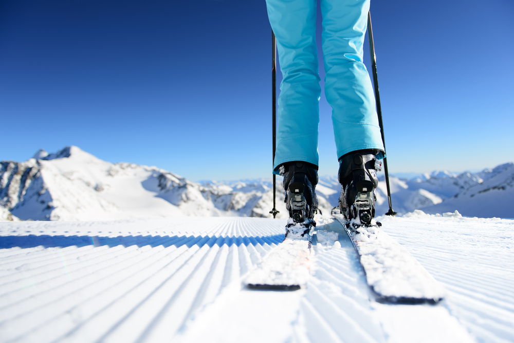 Skiing Skiing