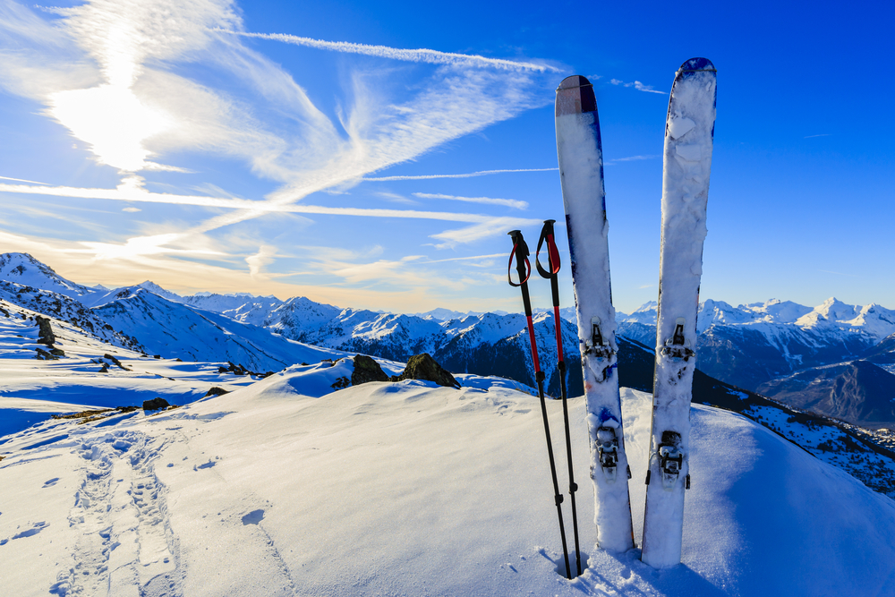 Skiing Skiing