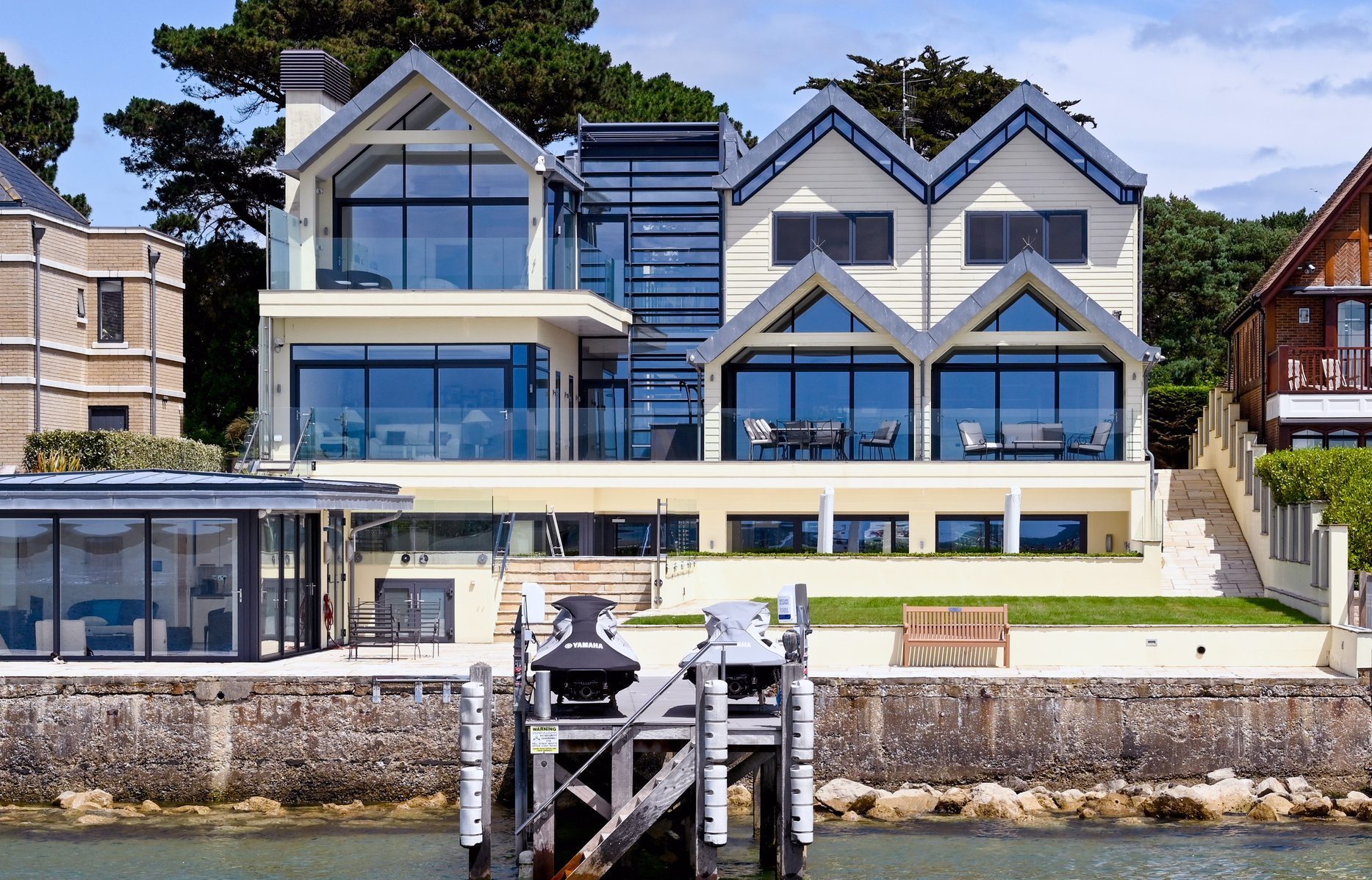 £2.4m bridging loan to prevent a chain break, BH13